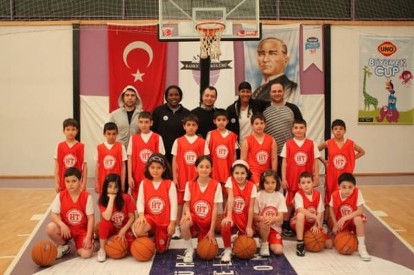 Hidayet Türkoğlu Basketbol Akademisi - Batıkent - 6. Fotoğraf Hidayet Türkoğlu Basketbol Akademisi - Batıkent - 6. Fotoğraf