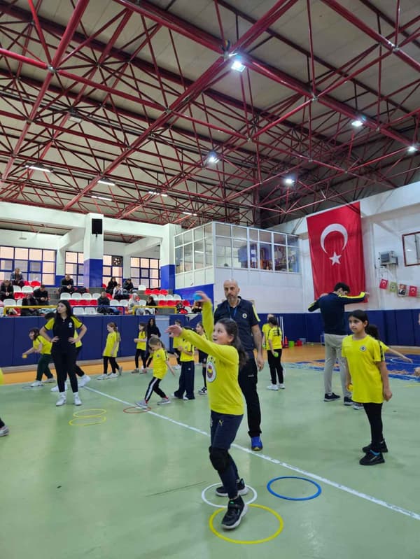 Fenerbahçe Spor Okulları - Eryaman - 32. Fotoğraf Fenerbahçe Spor Okulları - Eryaman - 32. Fotoğraf